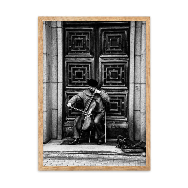 Poster mit Rahmen - A Cellist on the Street Oak / 50×70 cm artlia