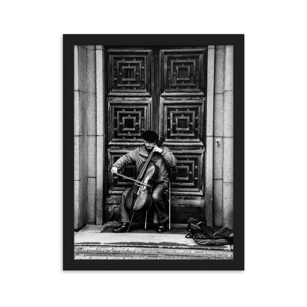 Poster mit Rahmen - A Cellist on the Street Schwarz / 30×40 cm artlia