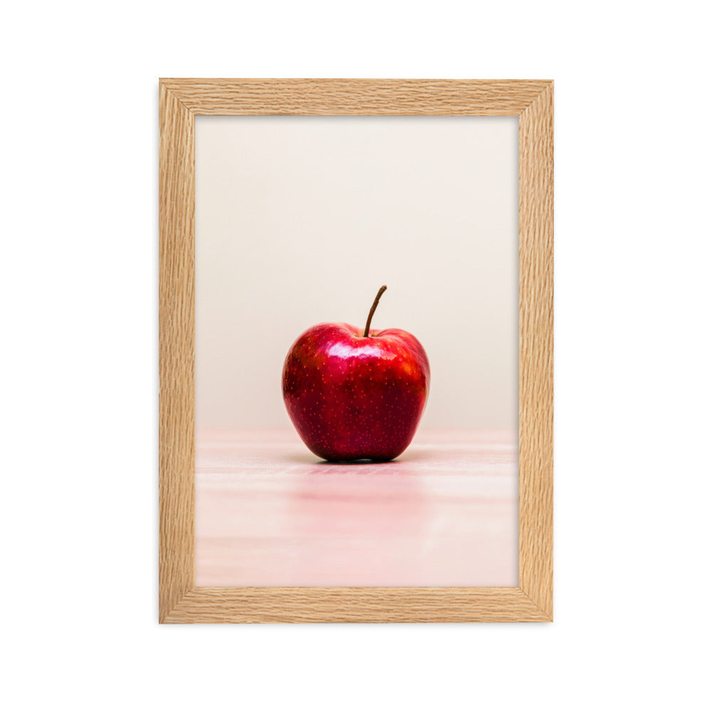 Red Apple - Poster im Rahmen Oak / 21×30 cm artlia