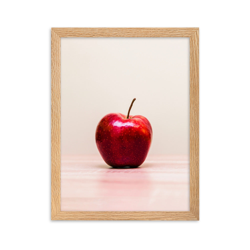 Red Apple - Poster im Rahmen Oak / 30×40 cm artlia
