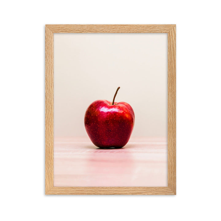 Red Apple - Poster im Rahmen Oak / 30×40 cm artlia