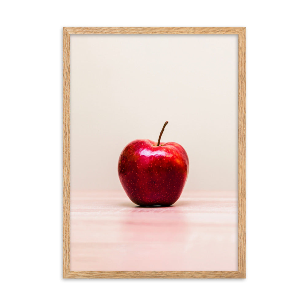 Red Apple - Poster im Rahmen Oak / 50×70 cm artlia