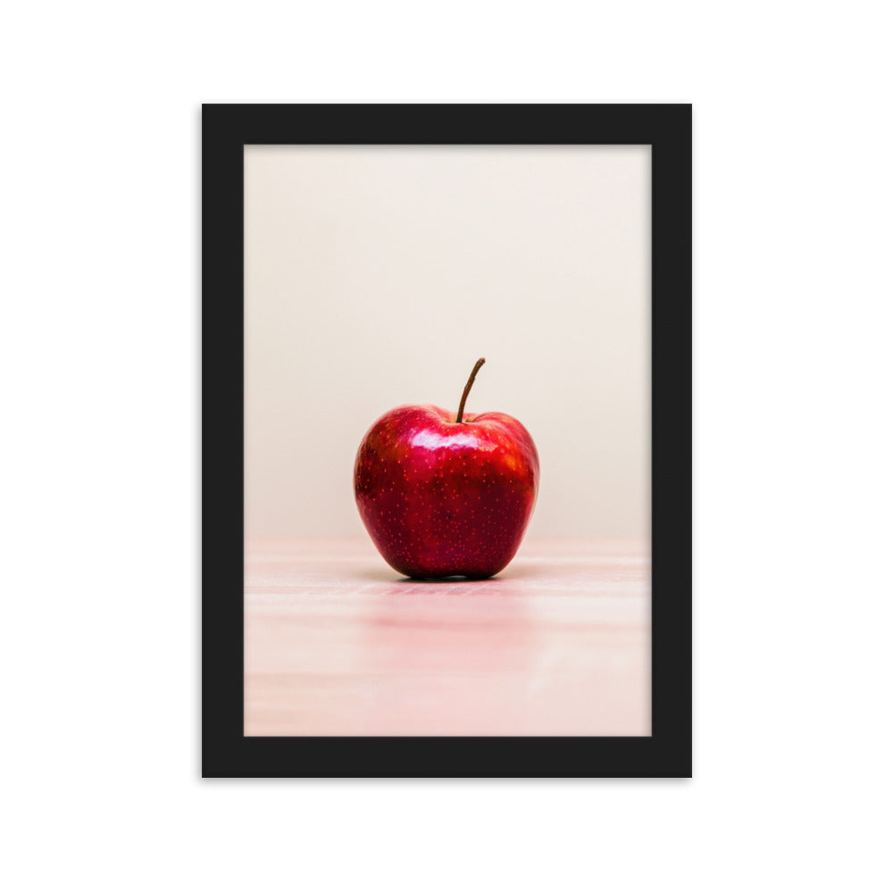 Red Apple - Poster im Rahmen Schwarz / 21×30 cm artlia