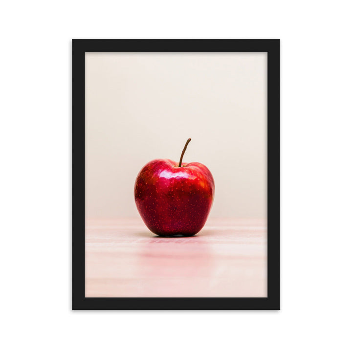 Red Apple - Poster im Rahmen Schwarz / 30×40 cm artlia