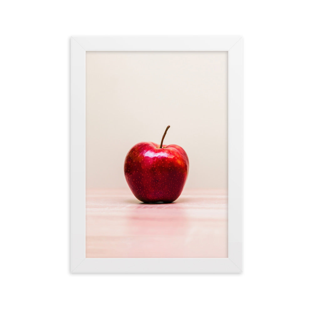 Red Apple - Poster im Rahmen Weiß / 21×30 cm artlia