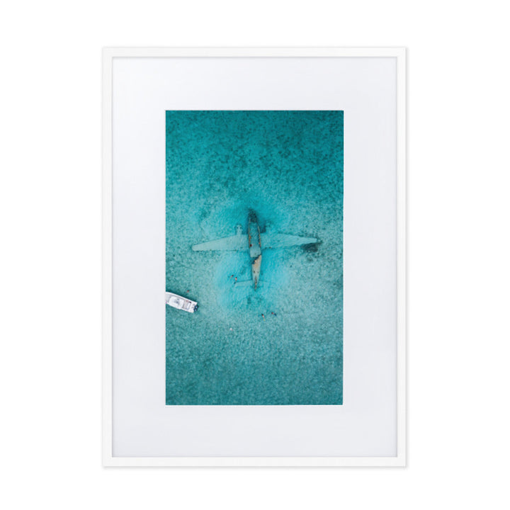 Sunken Plane - Poster im Rahmen mit Passepartout Weiß / 50×70 cm artlia
