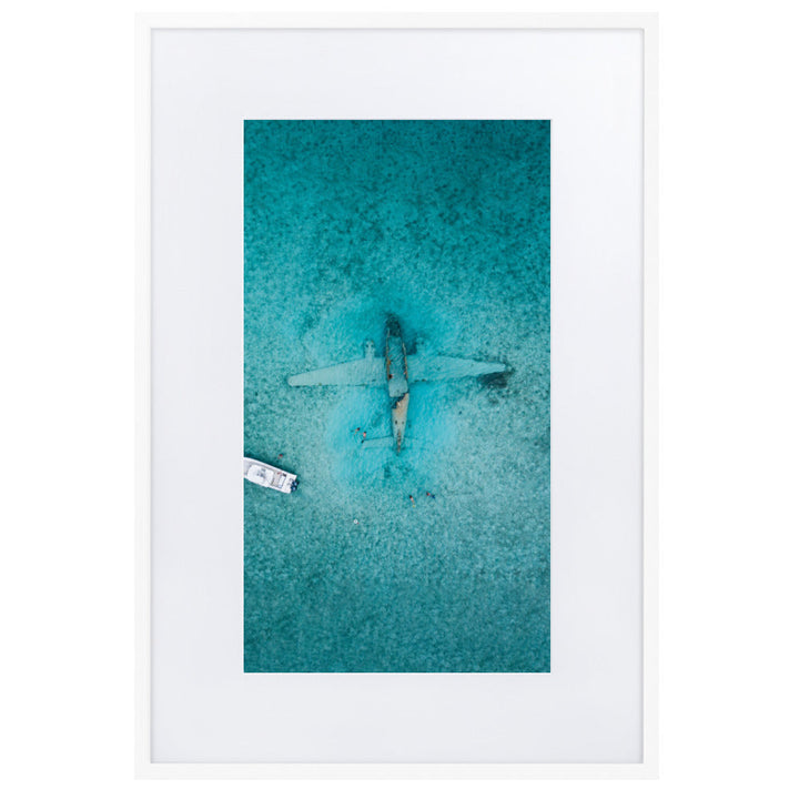 Sunken Plane - Poster im Rahmen mit Passepartout Weiß / 61×91 cm artlia