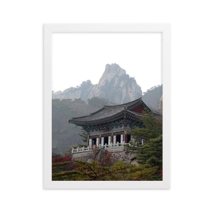 Tempel im Berg - Poster im Rahmen Weiß / 30×40 cm artlia