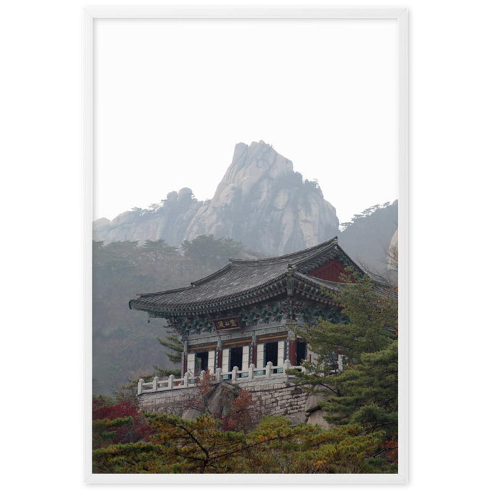 Tempel im Berg - Poster im Rahmen Weiß / 61×91 cm artlia