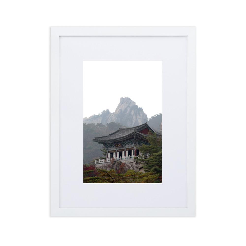 Tempel im Berg - Poster im Rahmen mit Passepartout Weiß / 30×40 cm artlia