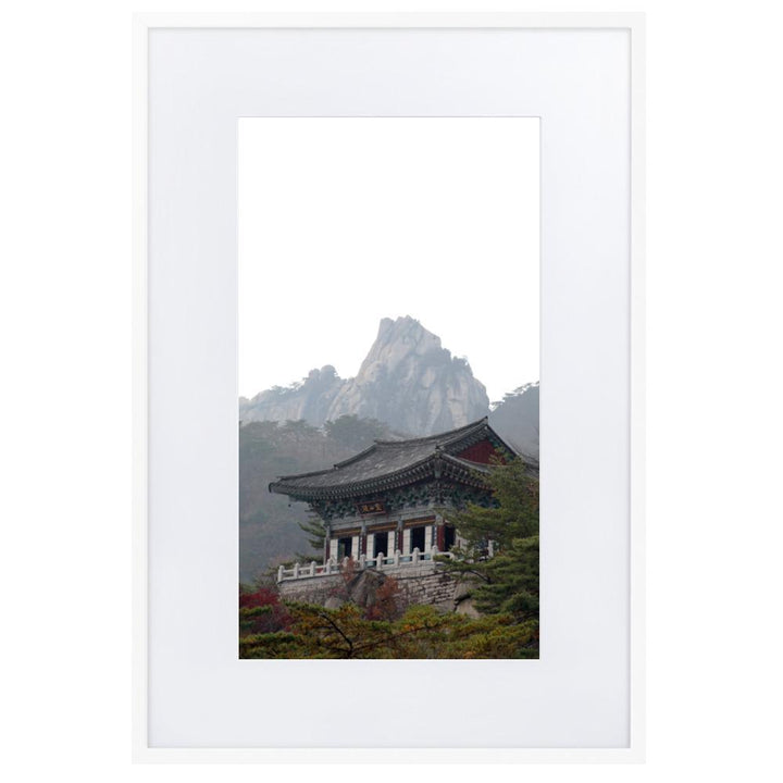 Tempel im Berg - Poster im Rahmen mit Passepartout Weiß / 61×91 cm artlia