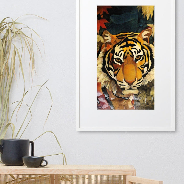 Tiger in Autumn - Poster im Rahmen mit Passepartout artlia