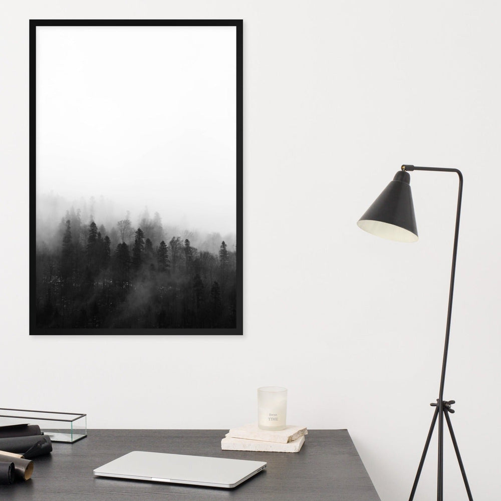 Wald im Nebel - Poster im Rahmen artlia