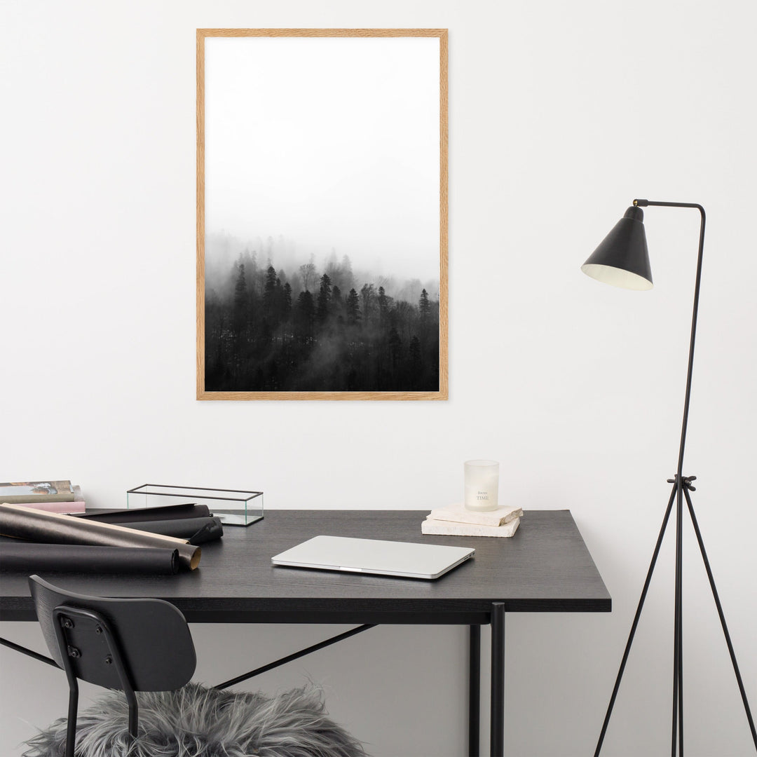 Wald im Nebel - Poster im Rahmen artlia