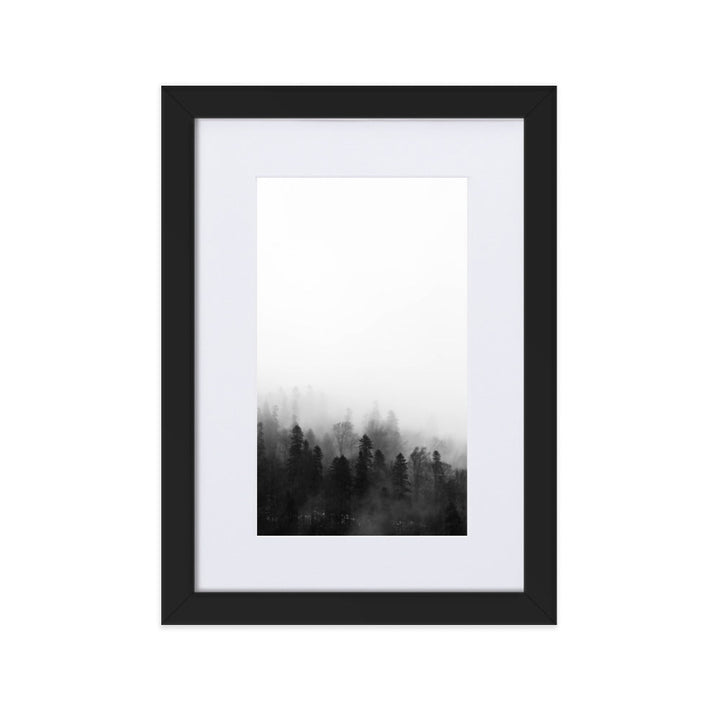 Wald im Nebel - Poster im Rahmen mit Passepartout Schwarz / 21×30 cm artlia