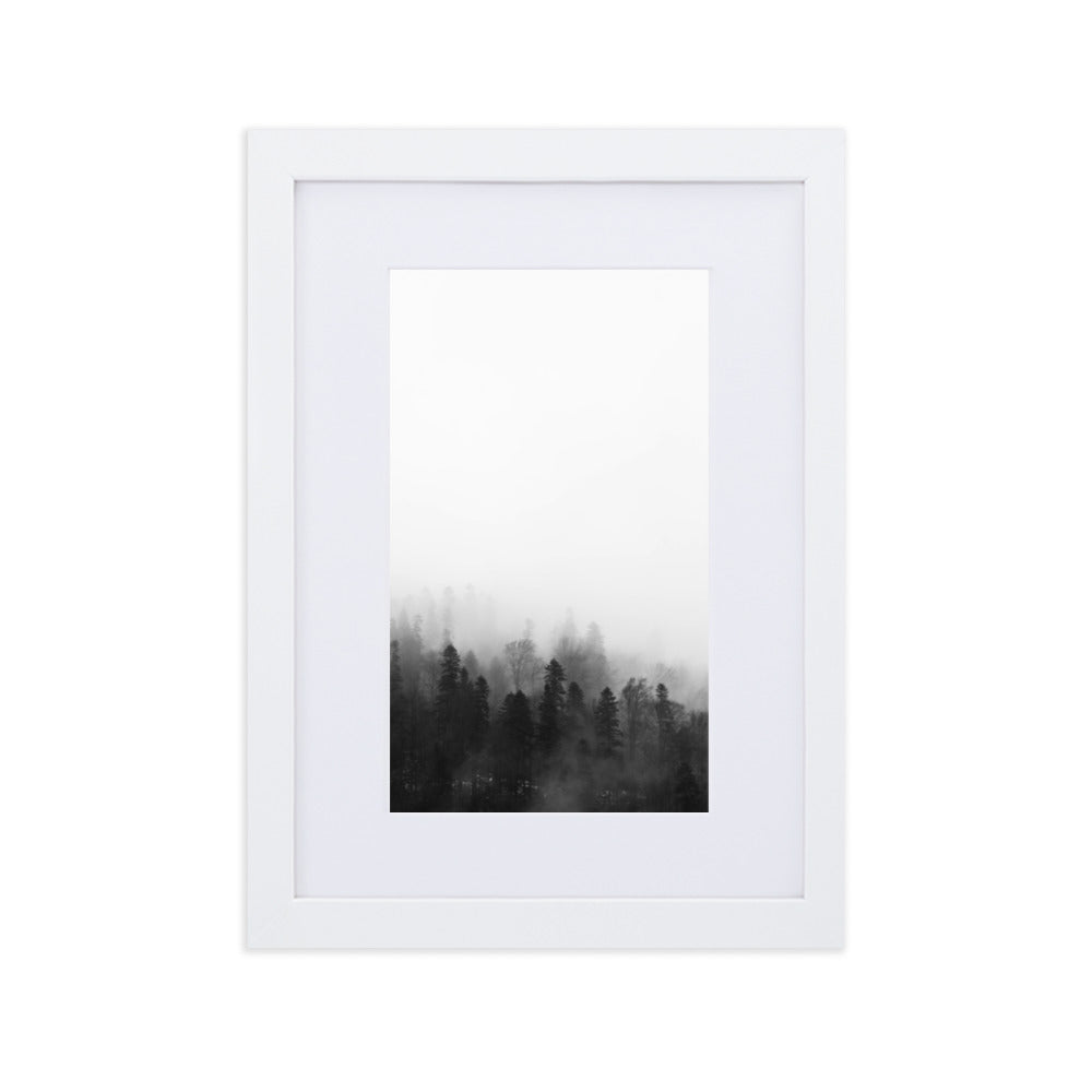Wald im Nebel - Poster im Rahmen mit Passepartout Weiß / 21×30 cm artlia