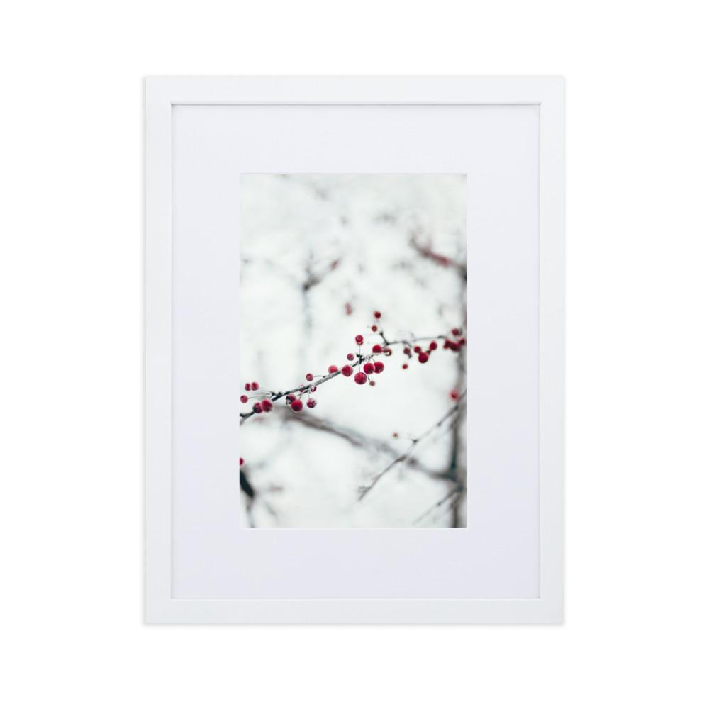 Winterbeeren - Poster im Rahmen mit Passepartout Weiß / 30×40 cm artlia