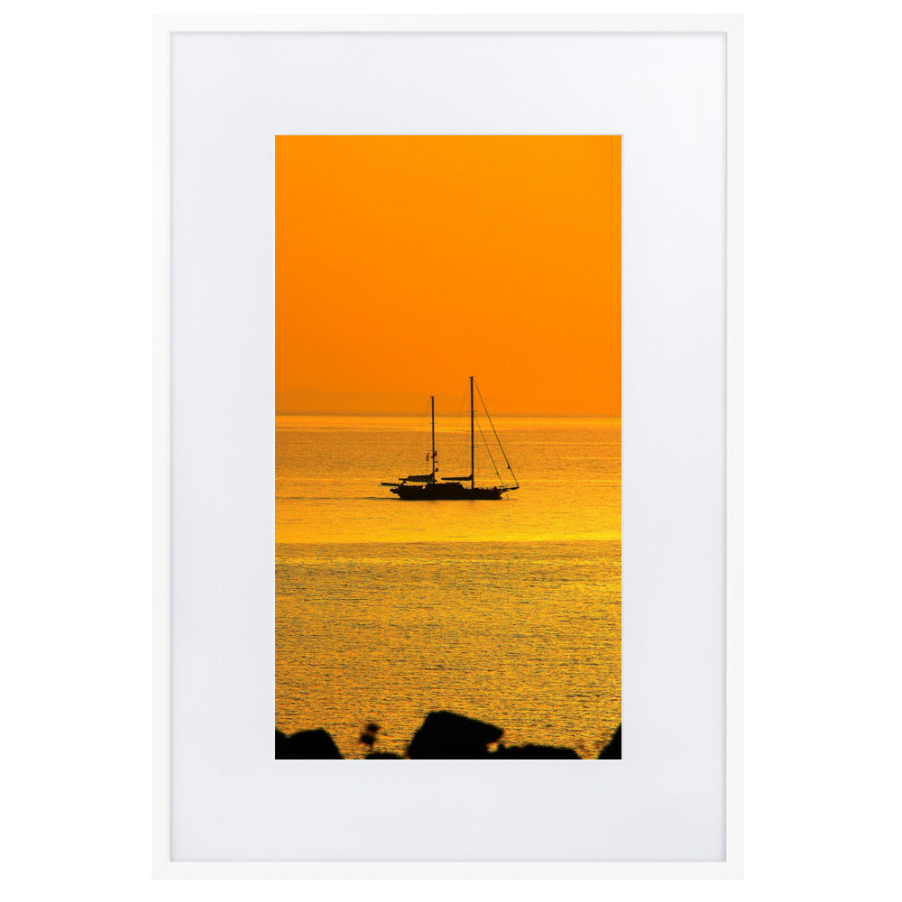 Poster mit Passepartout - a ship on golden sea Kuratoren von artlia Weiß / 61×91 cm artlia