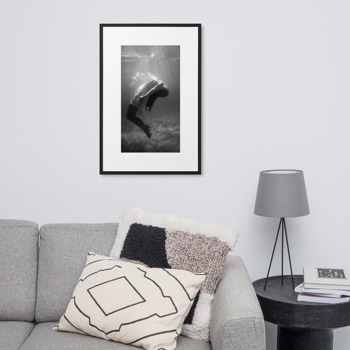 Poster mit Passepartout - girl in the water Kuratoren von artlia artlia